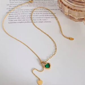 Golden Love Emerald Necklace – Luxury Heart-Shaped Green Gem Pendant